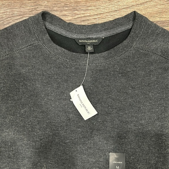 Men’s Banana Republic long sleeve sweater NWT- Medium - Picture 2 of 2